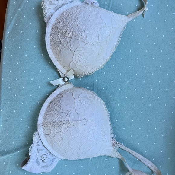 Hunkemöller Bras (2) 32A/B 💕 - Picture 3 of 7